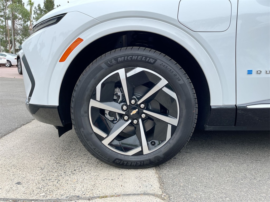 new 2025 Chevrolet Equinox EV car, priced at $40,103