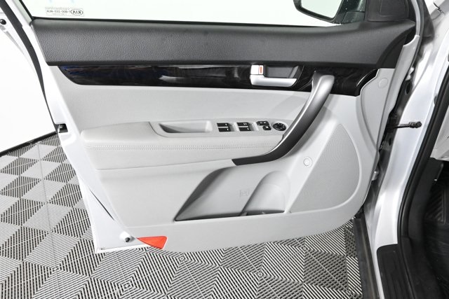 used 2015 Kia Sorento car, priced at $9,981