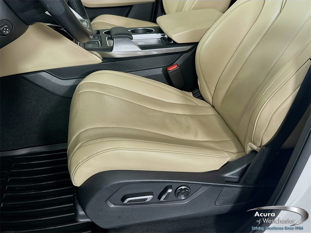 used 2022 Acura MDX car, priced at $38,999