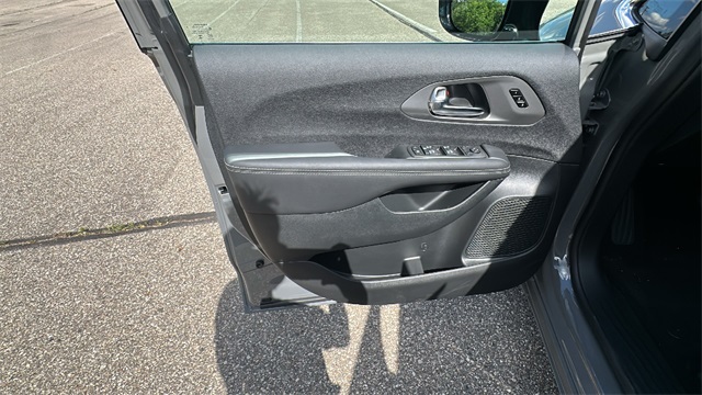 new 2025 Chrysler Pacifica car, priced at $43,581