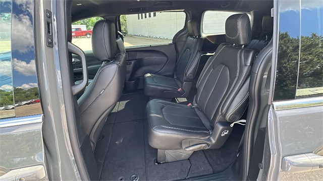 new 2025 Chrysler Pacifica car, priced at $43,581