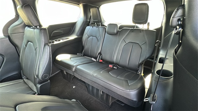 new 2025 Chrysler Pacifica car, priced at $43,581