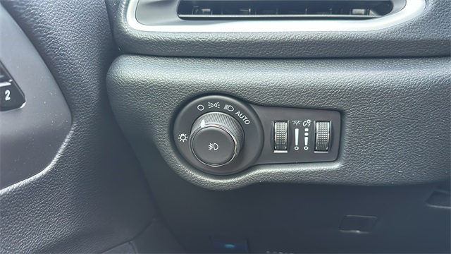 new 2025 Chrysler Pacifica car, priced at $43,581