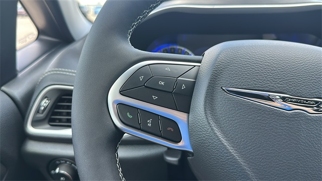 new 2025 Chrysler Pacifica car, priced at $43,581