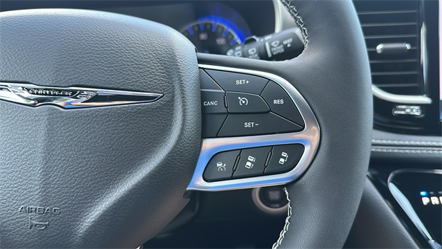 new 2025 Chrysler Pacifica car, priced at $43,581