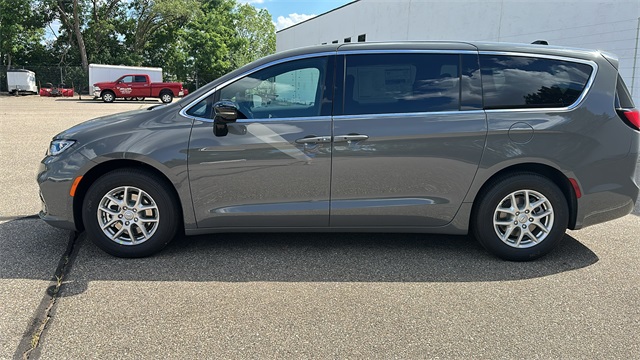 new 2025 Chrysler Pacifica car, priced at $43,581