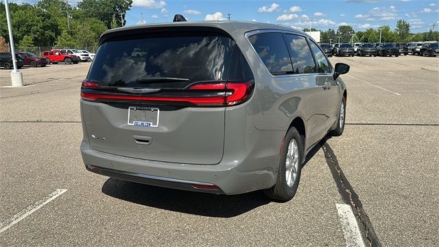 new 2025 Chrysler Pacifica car, priced at $43,581