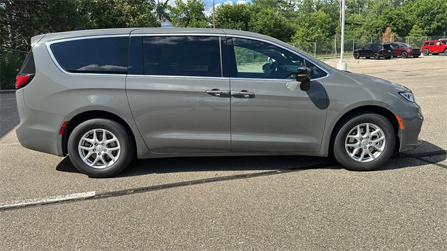 new 2025 Chrysler Pacifica car, priced at $43,581