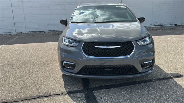 new 2025 Chrysler Pacifica car, priced at $43,581