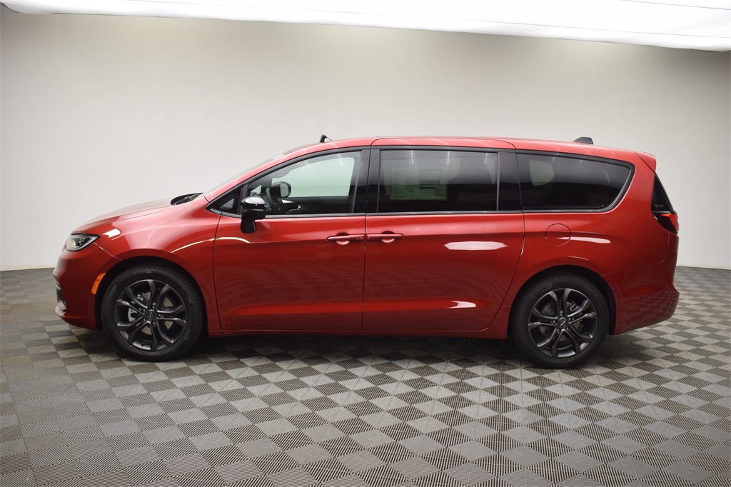 new 2026 Chrysler Pacifica car, priced at $47,425