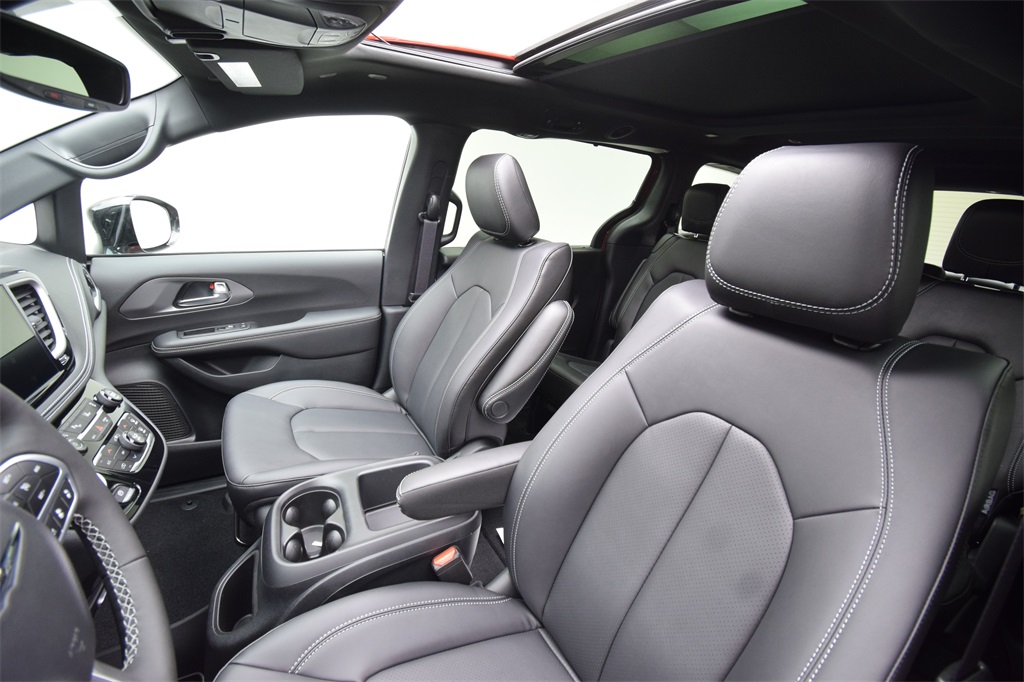 new 2026 Chrysler Pacifica car, priced at $47,425