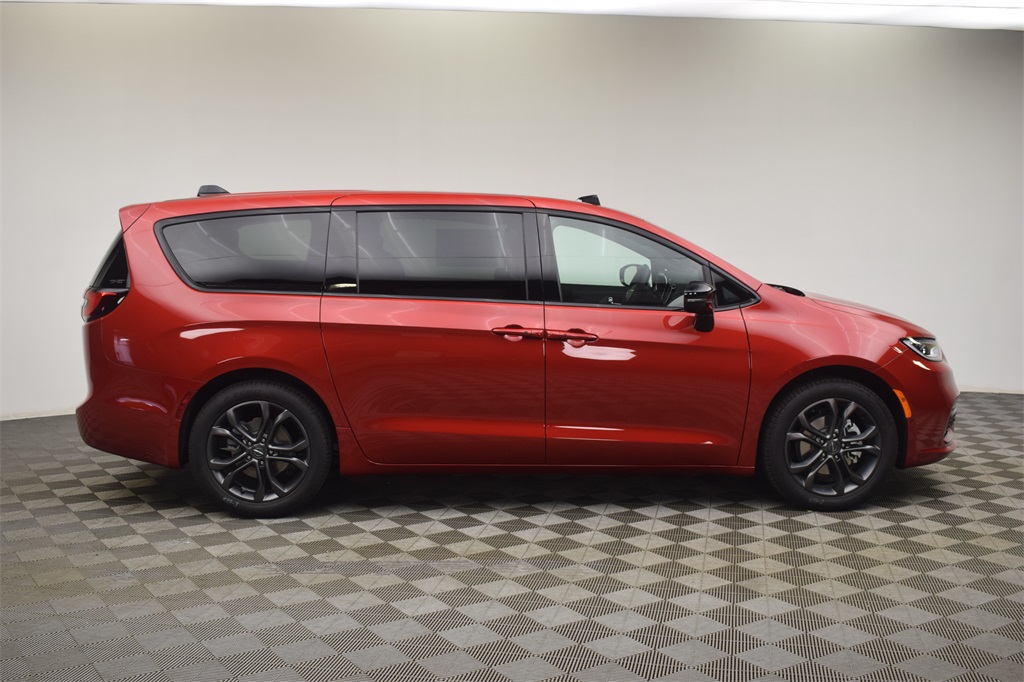 new 2026 Chrysler Pacifica car, priced at $47,425