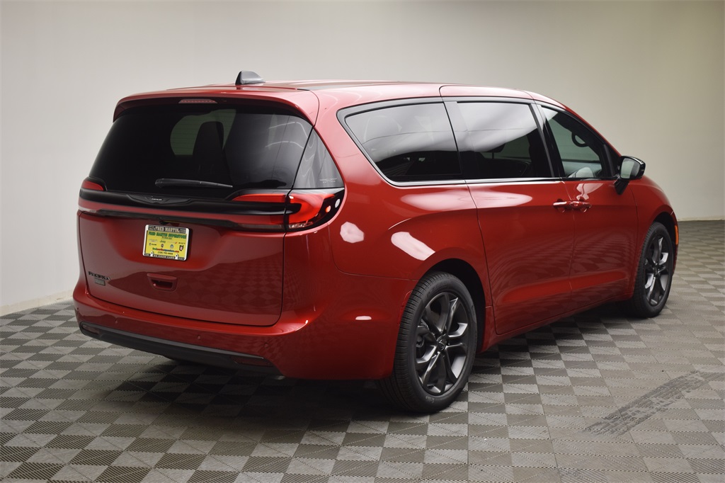 new 2026 Chrysler Pacifica car, priced at $47,425