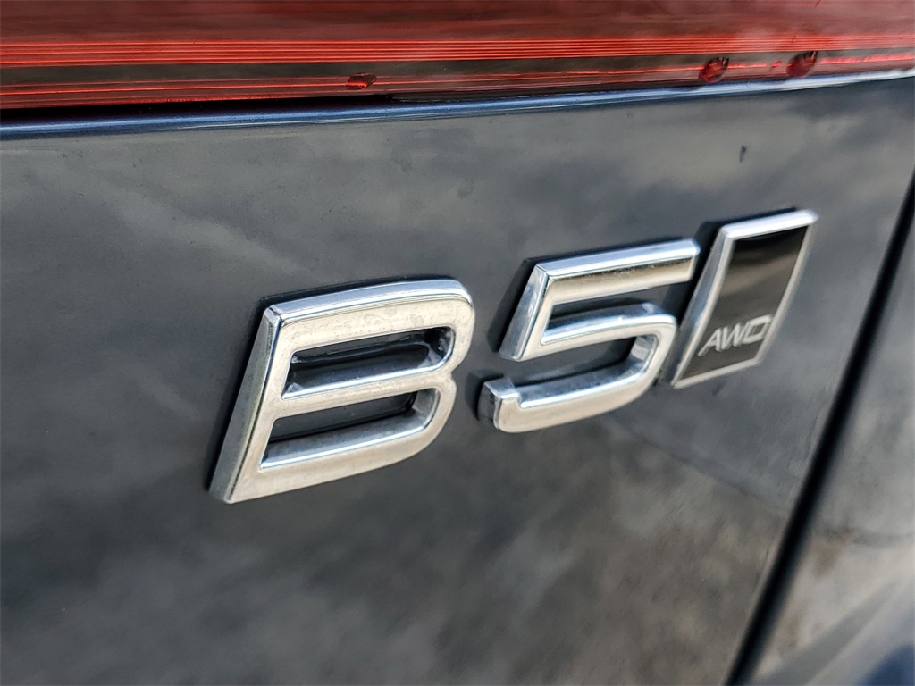 used 2025 Volvo XC60 car, priced at $36,995