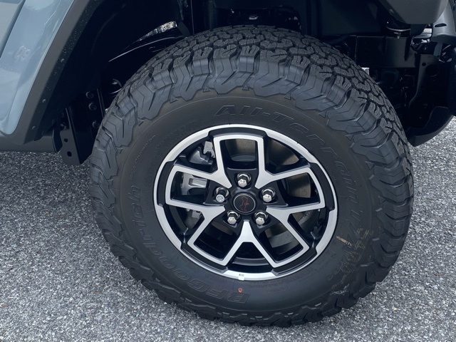 new 2025 Jeep Wrangler car, priced at $46,977