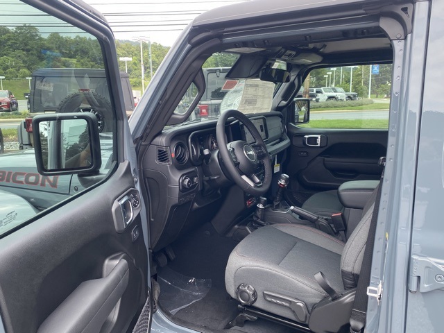 new 2025 Jeep Wrangler car, priced at $46,977