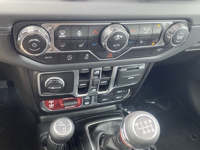 new 2025 Jeep Wrangler car, priced at $46,977
