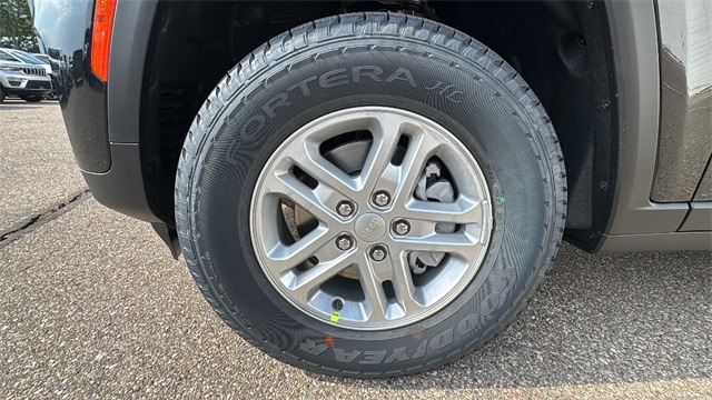 new 2025 Jeep Grand Cherokee car, priced at $42,179