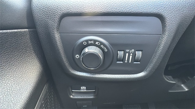 new 2025 Jeep Grand Cherokee car, priced at $42,179