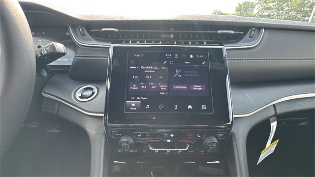 new 2025 Jeep Grand Cherokee car, priced at $42,179