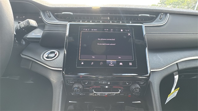 new 2025 Jeep Grand Cherokee car, priced at $42,179