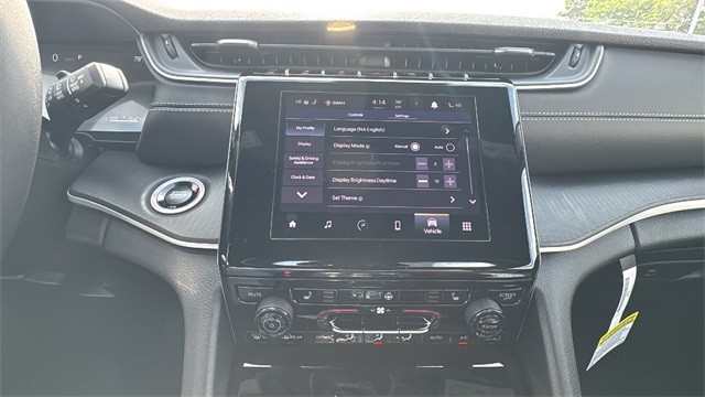 new 2025 Jeep Grand Cherokee car, priced at $42,179