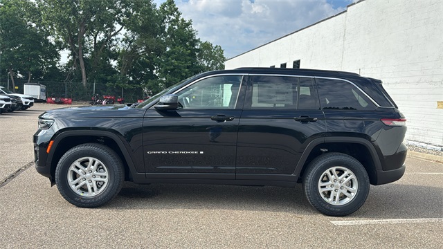 new 2025 Jeep Grand Cherokee car, priced at $42,179