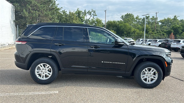 new 2025 Jeep Grand Cherokee car, priced at $42,179