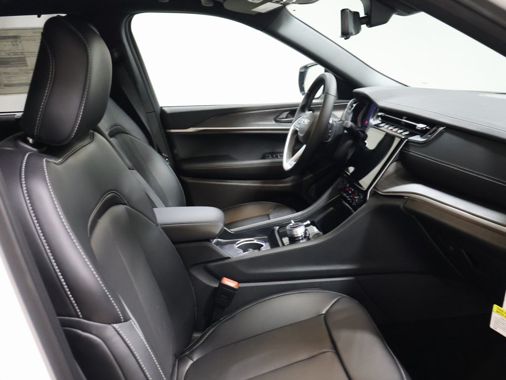 new 2025 Jeep Grand Cherokee car, priced at $52,282