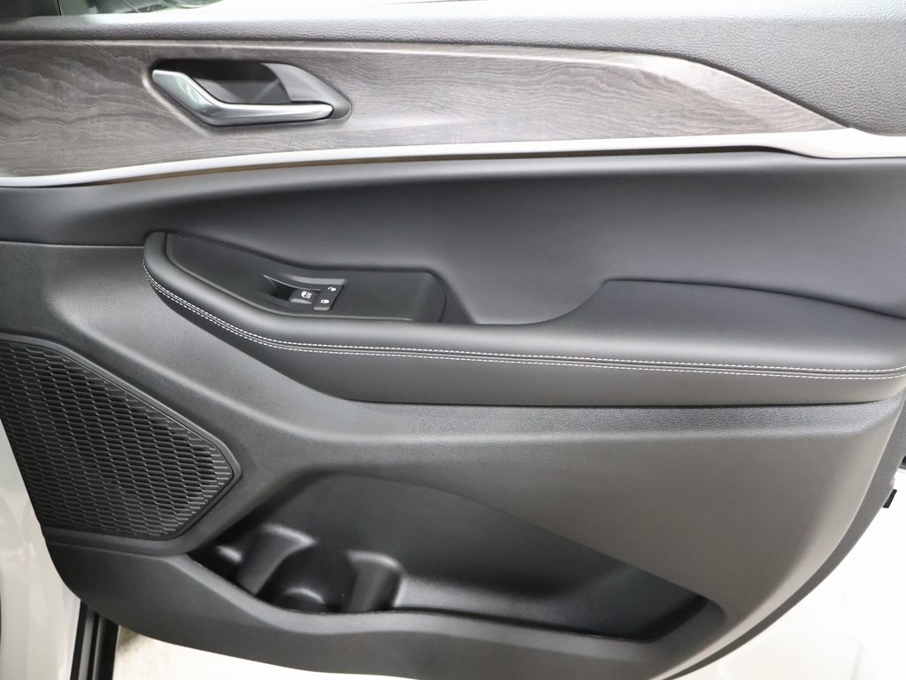 new 2025 Jeep Grand Cherokee car, priced at $52,282