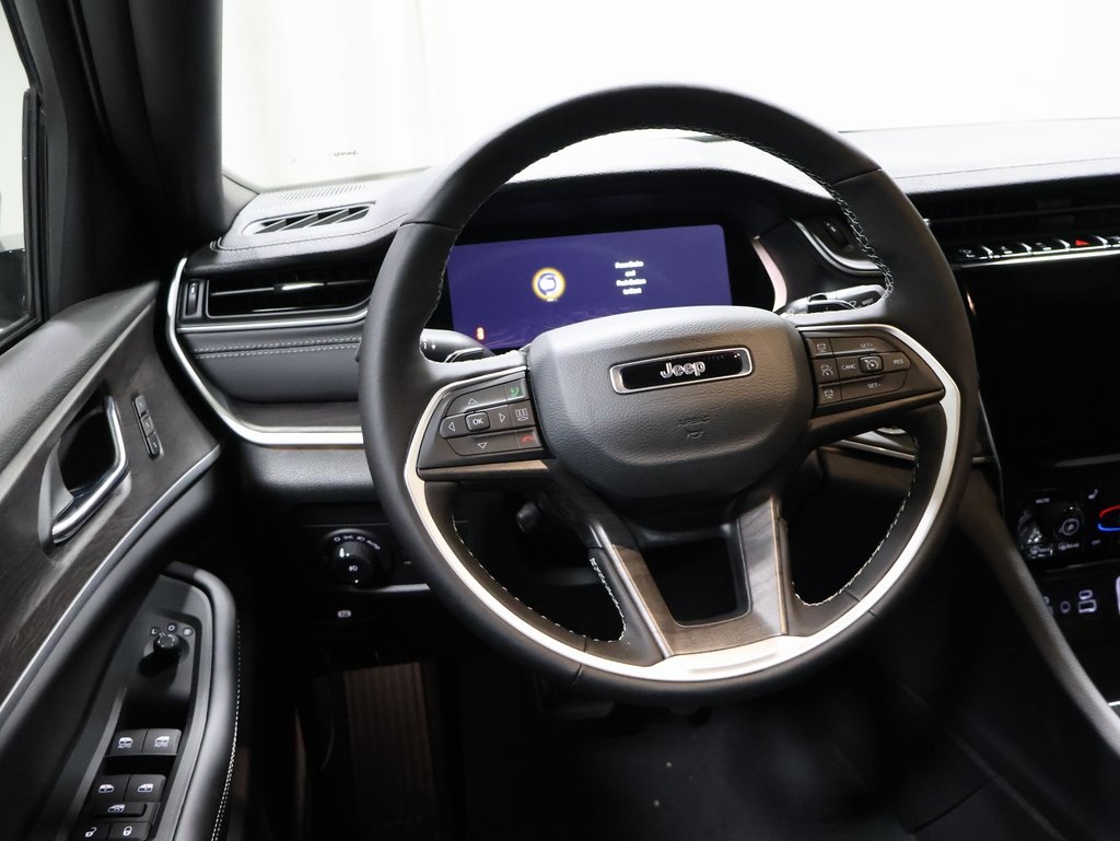 new 2025 Jeep Grand Cherokee car, priced at $52,282