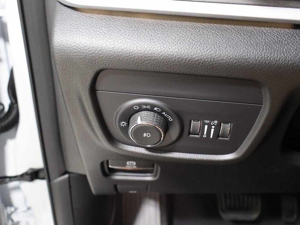 new 2025 Jeep Grand Cherokee car, priced at $52,282