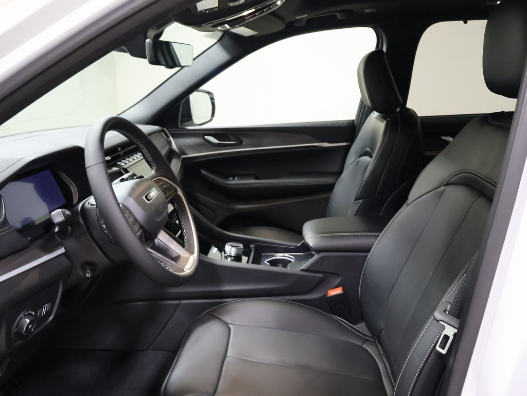 new 2025 Jeep Grand Cherokee car, priced at $52,282