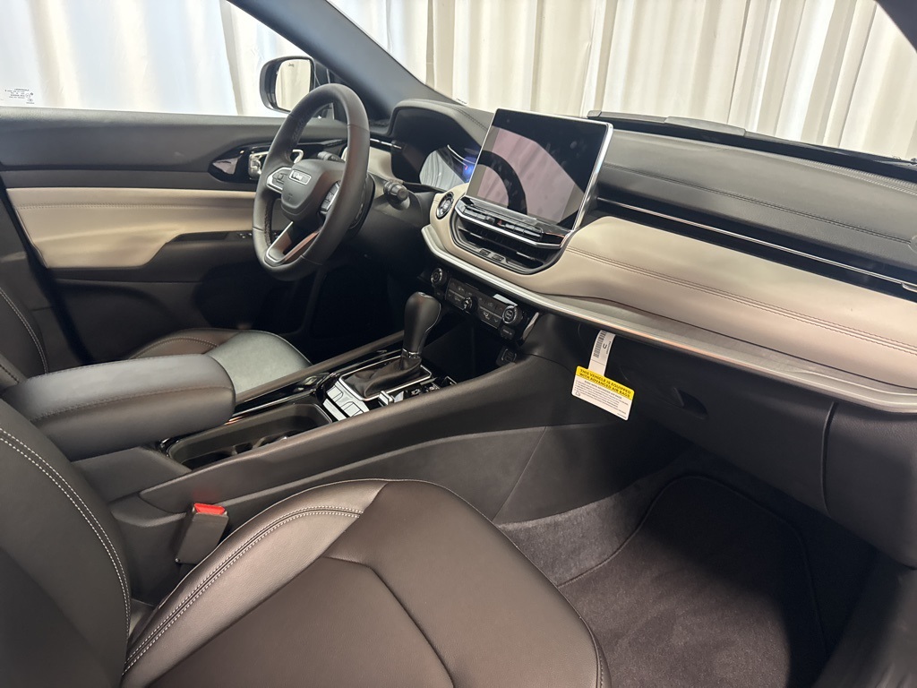 new 2025 Jeep Compass car, priced at $33,376