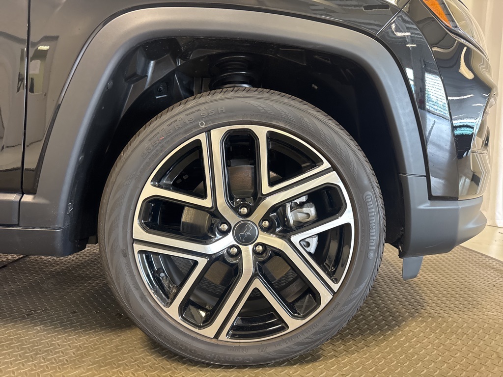 new 2025 Jeep Compass car, priced at $33,376