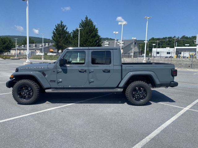 new 2025 Jeep Gladiator car, priced at $40,480