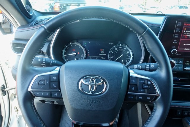 used 2021 Toyota Highlander car, priced at $38,000
