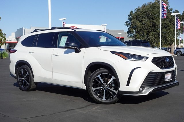 used 2021 Toyota Highlander car, priced at $38,000