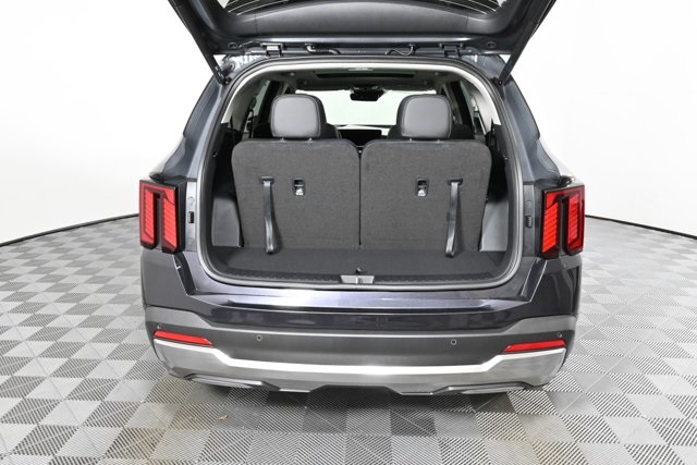 new 2025 Kia Sorento car, priced at $40,872