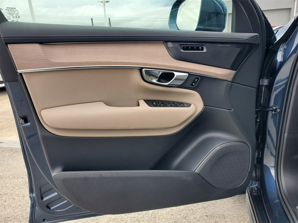 new 2026 Volvo XC90 car, priced at $68,325