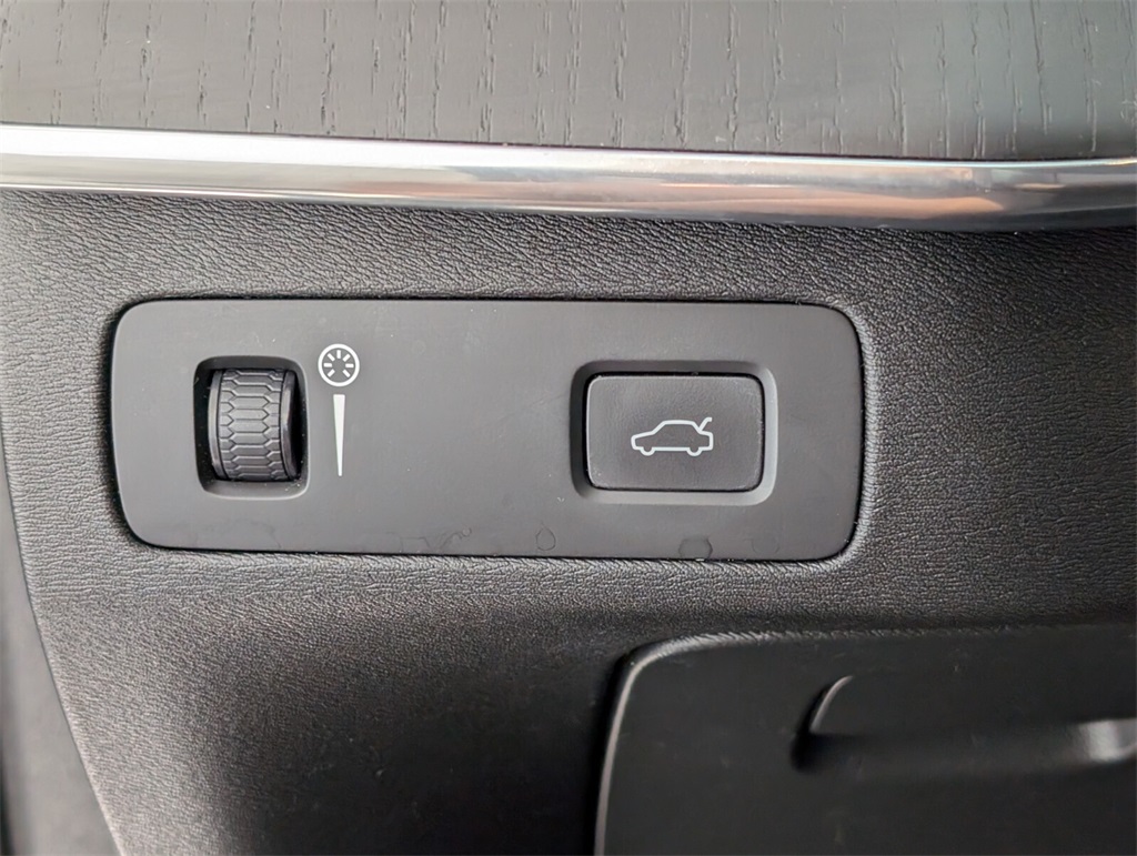 used 2020 Volvo XC90 car, priced at $24,000