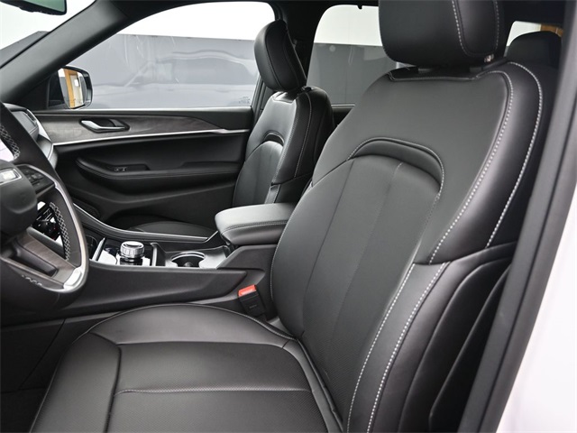 new 2025 Jeep Grand Cherokee car, priced at $46,721