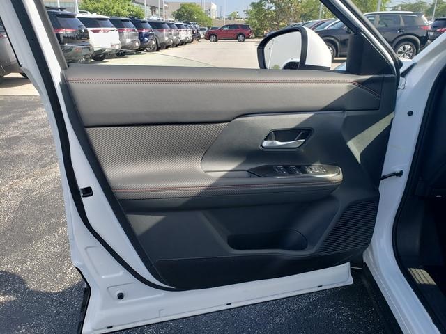 new 2025 Nissan Kicks car, priced at $30,622