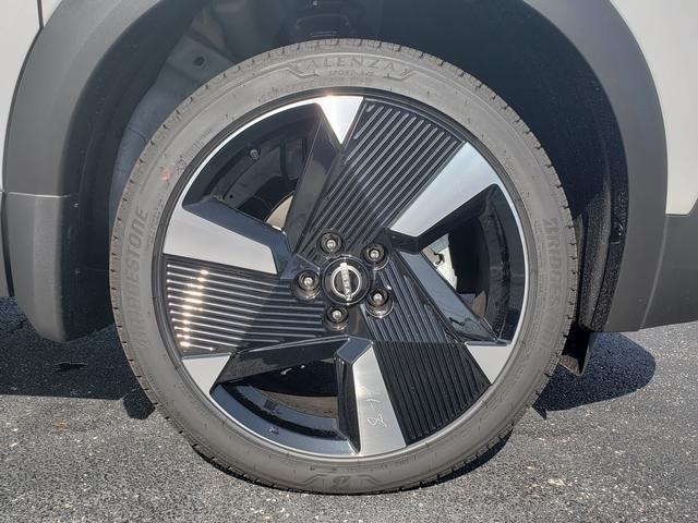 new 2025 Nissan Kicks car, priced at $30,622