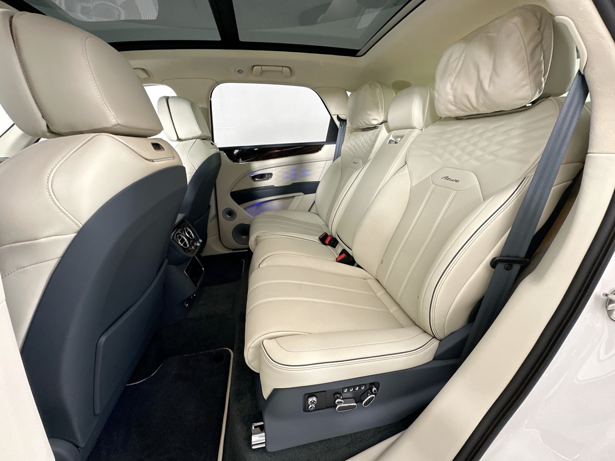 new 2025 Bentley Bentayga car