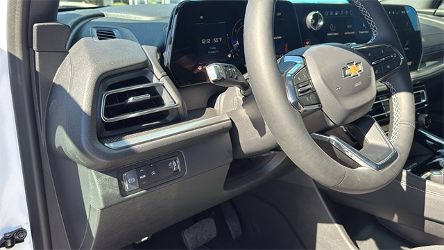 new 2026 Chevrolet Traverse car, priced at $43,120