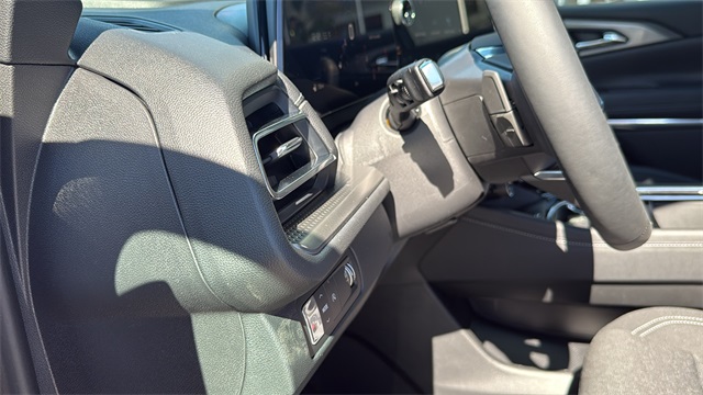 new 2026 Chevrolet Traverse car, priced at $43,120