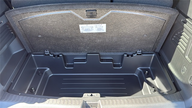 new 2026 Chevrolet Traverse car, priced at $43,120