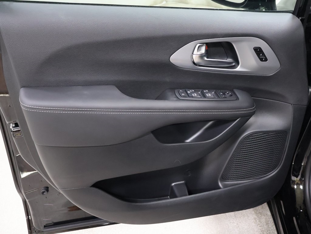 new 2025 Chrysler Pacifica car, priced at $52,364