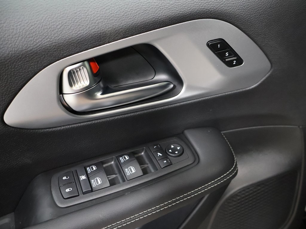 new 2025 Chrysler Pacifica car, priced at $52,364
